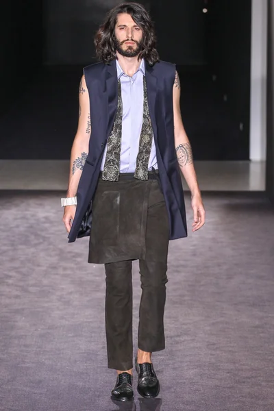 Look 16